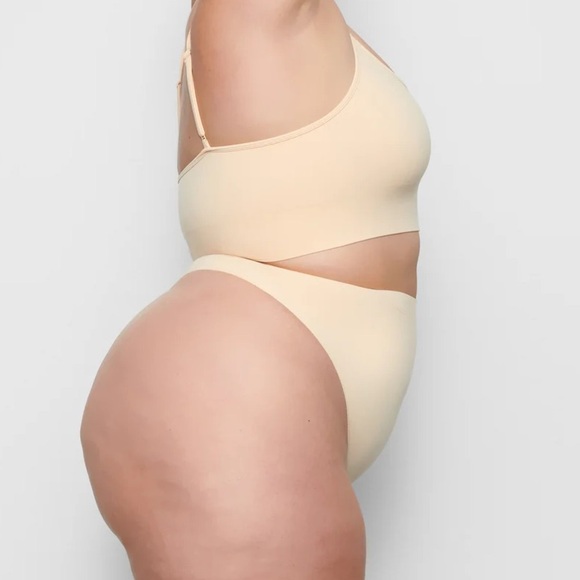 New 
Shaping Underwear
MID WAIST THONG‎ - Picture 5 of 10